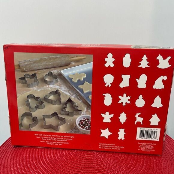 Celebrate It Christmas Cookie Cutters 18 pieces NWT - Picture 3 of 4
